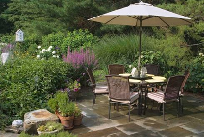 Simple patio landscaping designs ideas pictures and diy plans